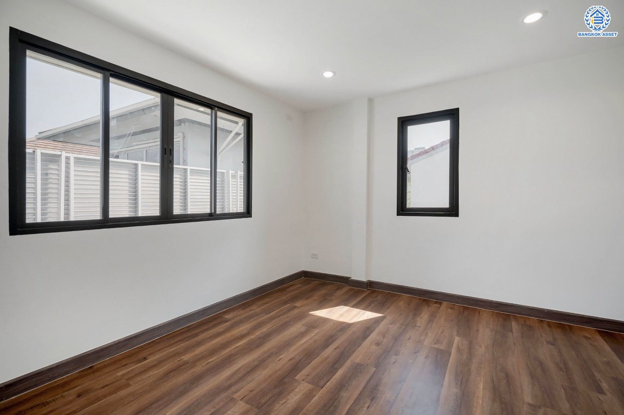 บ้านมือสองตกแต่งใหม่ ทาวน์เฮ้าส์ทำเลโซนเมือง! โครงการ เกร็ดแก้วการ์เด้น รัตนาธิเบศร์ ที่สุดของความคุ้ม! เนื้อที่ 32 ตร.ว. ฟังก์ชันระดับบ้านเดี่ยว 3 ห้องนอน 3 ห้องน้ำ 2 ที่จอดรถ ใกล้ทางด่วน "งามวงศ์วาน" และรถไฟฟ้าสายสีม่วง "สถานีบางกระสอ"